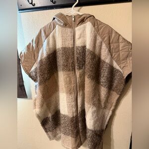 Beige Hooded Poncho‎